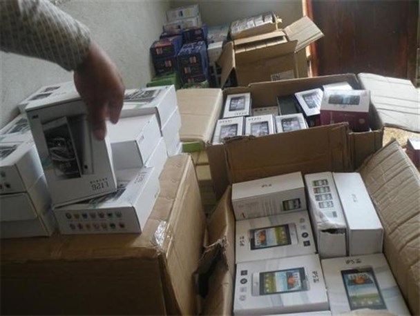 کشف 430 دستگاه گوشی تلفن همراه قاچاق در میاندوآب