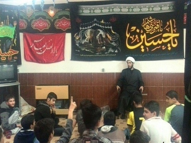 اهداء جوایز به دانش آموزان موفق کانون پیروان ولایت