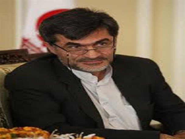 دولت فقط بزک کننده های چهره آمریکا را باسواد و دارای صلاحیت حرف زدن می داند/ رئیس جمهور در معرض اتهام بی توجهی به شروط اجرای برجام