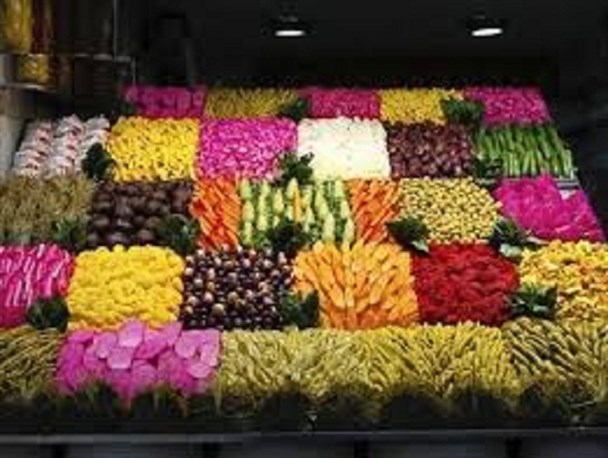 خود نمایی میوه های وارداتی در بازار/دلار هایی که بیهوده از کشور خارج می شوند