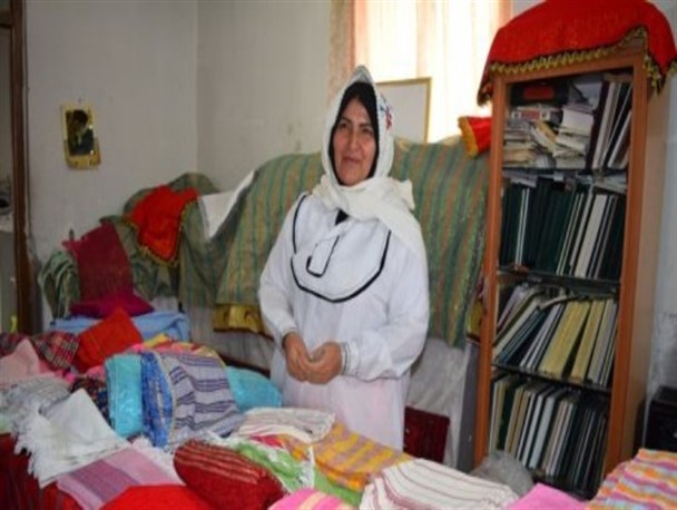 نمایشگاه تولیدات صنایع دستی بالاجاده و چراغهای کم سوی اقتصاد خانواده های روستاییان و سوالات بی پاسخ آن!
