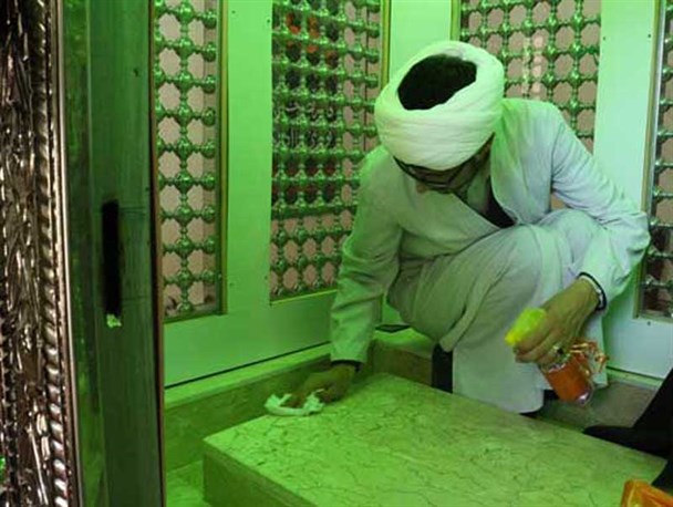 ضریح امامزاده زین العابدین(ع) سنخواست غباروبی شد