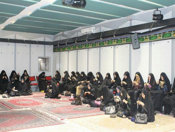 هدیه ای از جنس عشق، تحفه دستان مهربان بانوان همدانی / طرح بافت 160 کلاه برای مدافعان حرم