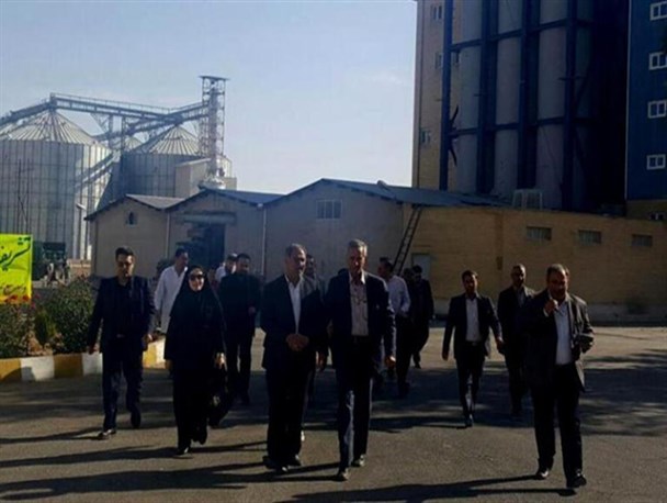 بازدید مسئولان شهرستان ازکارخانه آرد سپیدان