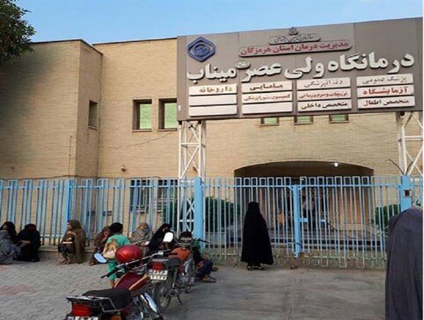 صفوف شبانگاهی مردم شرق هرمزگان پشت درب تنها درمانگاه تامین اجتماعی میناب