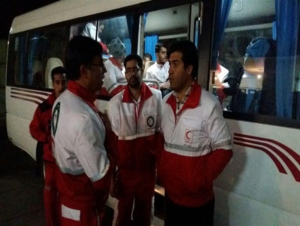 اعزام دومین تیم امدادی زنجان به کرمانشاه/مردم کمک های نقدی و غیر نقدی را به هلال احمر تحویل دهند