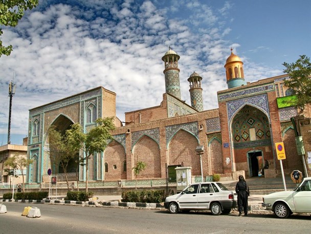 بانوان کردستانی برای اولین بار در ایران به عضویت هیات امنای مساجد در می آیند/ ارسال بیش از سی هزار بطری آب معدنی به زلزله زدگان