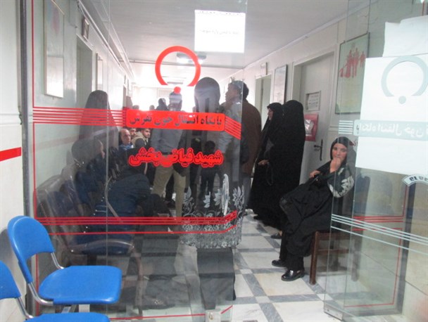 نوع‌دوستی مردم تفرش در کمک به هموطنان زلزله زده کرمانشاه+تصاویر