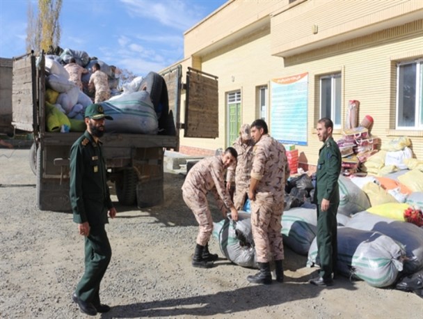 ارسال کمک‌های سپاه و بسیجیان چالدران به زلزله زدگان کرمانشاه + تصاویر
