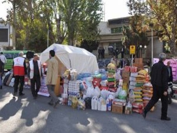 سنگ تمام مهابادی ها در کمک به زلزله زدگان غرب کشور