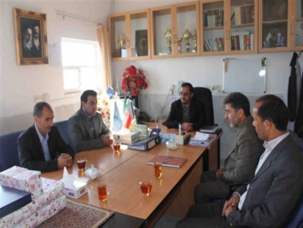 کلاس پارچه بافی سنتی با همکاری اداره زندان قاین برگزار می شود