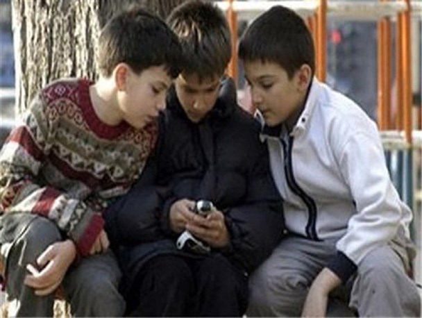 موبایل و اینترنت ، تهدید یا فرصت / والدین مراقبت کنند