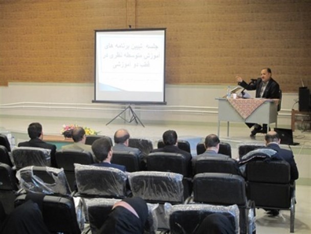 کارگاه تبیین برنامه های آموزش متوسطه نظری در گیوی برگزار شد