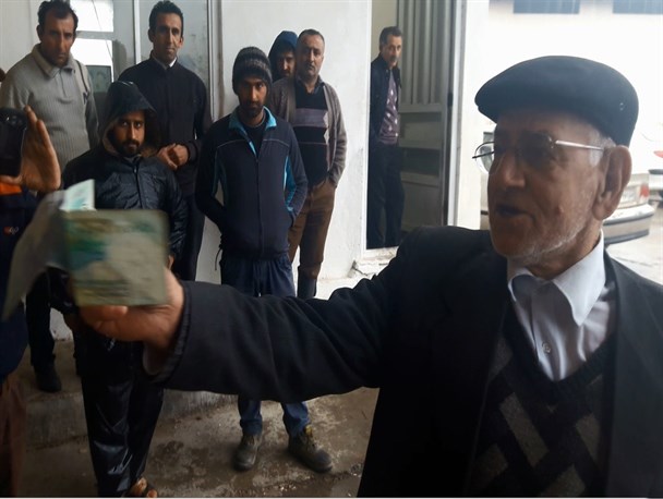 فشار بر باغداران مازندرانی برای دیرتر پرداخت کردن پول مرکبات یخ‌زده! +فیلم