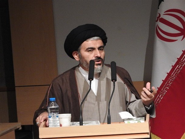 خانه‌ای که در آن کلام خدا تلاوت نشود به هیچ دردی نمی‌خورد/ با قرائت و استماع آیات قرآنی از گناهان خود بکاهید