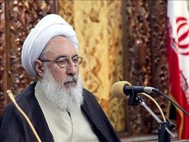 مداد و مرکب نویسندگان کتاب‌های مفید از خون شهدا هم با ارزش‌تر است/ نباید کتب ضاله در جامعه اسلامی توزیع شود