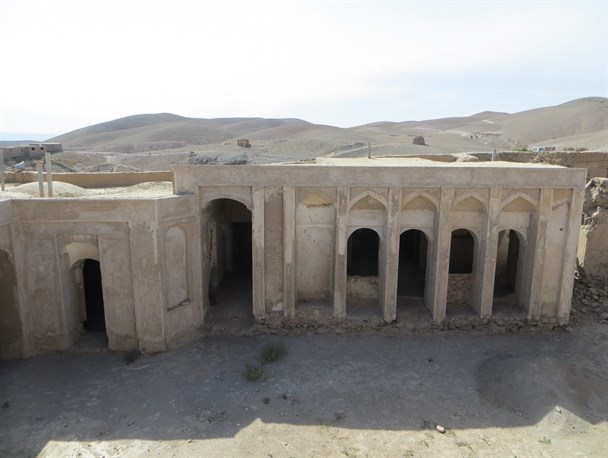 قلعه درخش شهرستان درمیان با اعتبار 200 میلیون ریال در حال مرمت است/ تصویری