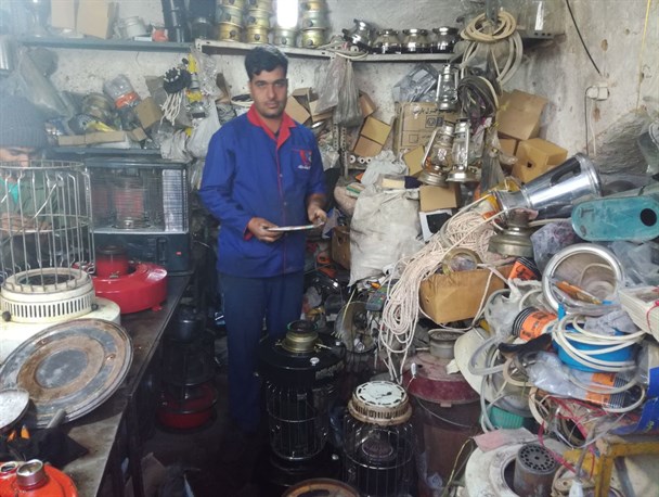 چراغ ها در تنهائی می میرند