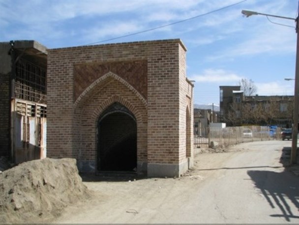 آب انبار شیخ علیخان اسدآباد بازارچه می‌شود