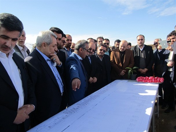 دومین خط تولید کاغذ کشور با حضور وزیر صنعت در تویسرکان کلنگ زنی شد+تصاویر