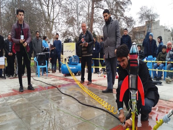 اولین دوره مسابقات پرتاب موشک های آبی در شهرستان پارس آباد برگزار شد