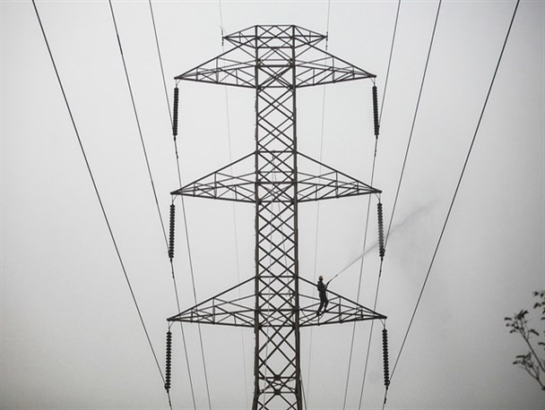 شرکت توانیر با برق رسانی به دو روستای پلدختر موافقت کرد/8طرح برق رسانی در پلدختر در حال بررسی است