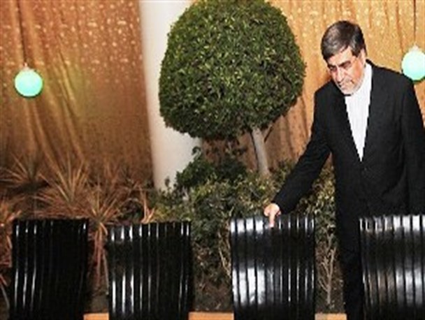 وزارت ارشاد در برابر قتل عام فرهنگی دشمن کوتاهی می کند/ کارت زرد کمترین جریمه برای جنتی بود