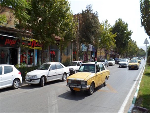 پارک بی ضابطه خودروها در هسته مرکزی آشخانه امان مردم را بریده است