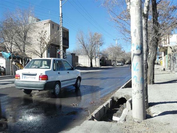 یخ زدگی خیابان رابراز جاری شدن جوی آب در فصل سرما + تصاویر