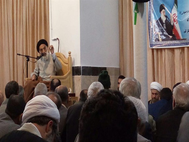 اتحاد و همبستگی مردم در تمامی صحنه های انقلاب از معجزات الهی است