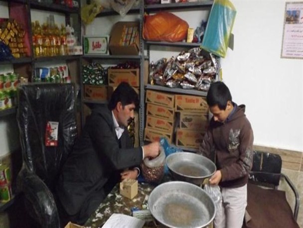 مغازه ای در روستای قوزلوی ملکان که کلیدش دست همه است