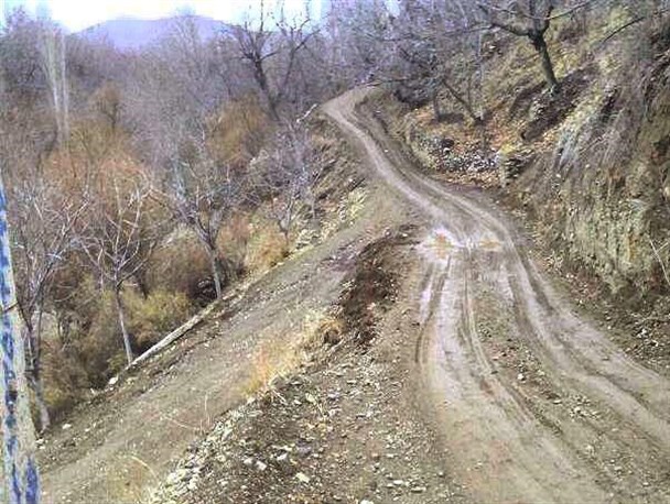 مشکلات راه‌های روستاهای تفت تمام نشدنی است