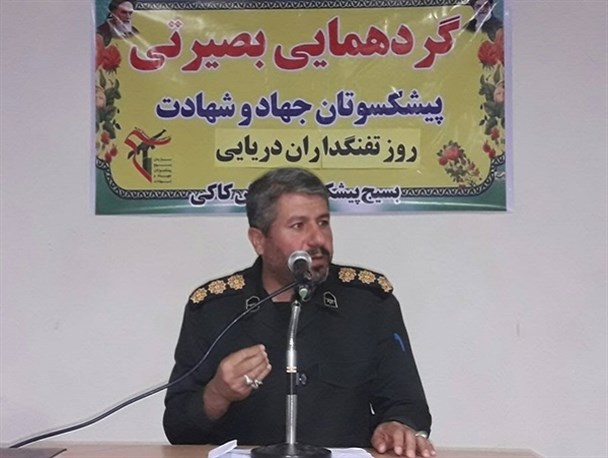 باید هوشیار باشیم تا از درون ضربه نخوریم