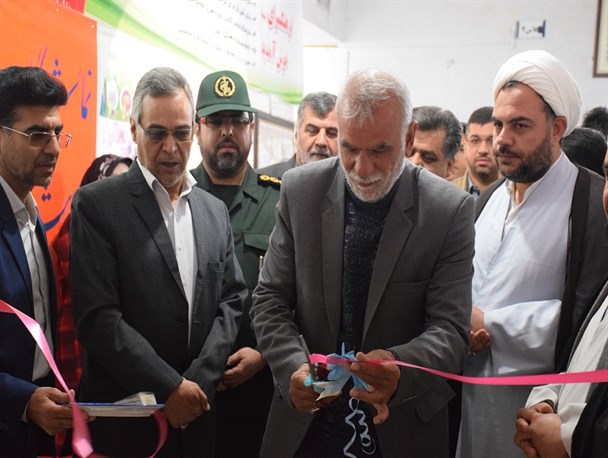 نمایشگاه آثار نقاشی بانوی هنرمند میبدی در فرهنگسرای این شهر گشایش یافت+ تصاویر