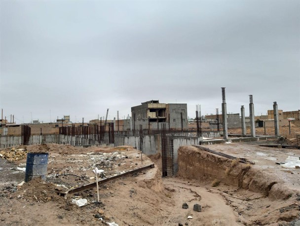 ساخت استخر شهدای خلیل‌آباد متوقف شد/ شنای جوانان در استخر آرزوها