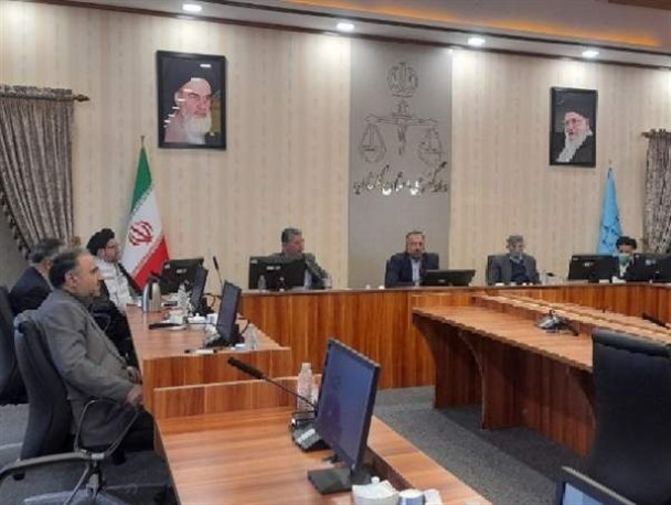 برخی مسئولان برای سرمایه گذاری مانع تراشی می کنند/ ضرورت توجه به تسری حقوق کارکنان دادگستری