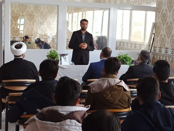 دشمن در بستر فضای مجازی به دنبال القای یاس و ناامیدی در جامعه است/ جوانان ظرفیت های شهرستان را به مردم معرفی کنند