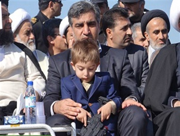 از تفنگ به دست شدن پسر سالاری تا نصب تعدادی مجسمه سانتریفیوژ