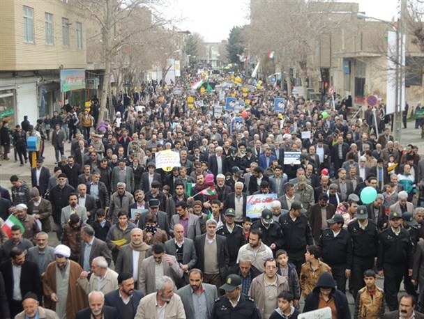 حضور حماسی و پرشور وارثان قیام۱۵خرداد ۴۲ در راهپیمایی۲۲بهمن۹۳
