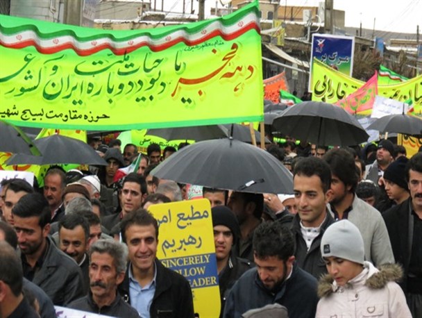 شعار« نه تحریم، نه ذلت، مذاکره با عزت»فریاد راهپیمایان دیواندره ایی در جشن پیروزی انقلاب + عکس