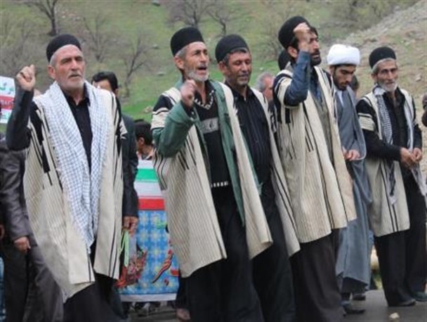 راهپیمایی 22 بهمن در دل کوه های زاگرس/ جلوه های زیبای وفاداری بختیاری ها به انقلاب اسلامی + تصاویر