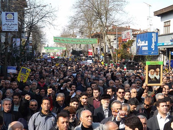 حماسه ای دیگر از مردم انزلی در جشن انقلاب/از حضور رویش های انقلاب تا جناح های سیاسی