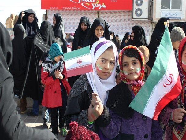 کودکان بردسکن سربلندی ایران اسلامی را به تصویر کشیدند