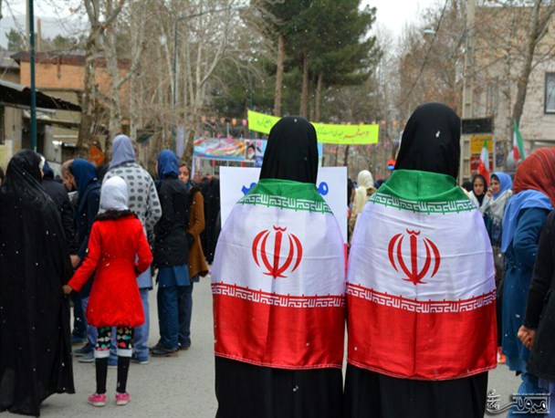 فریاد مرگ بر آمریکا در سنگر طنین انداز شد/برجام هم در روحیه استکبار ستیزی مردم انقلابی تاثیر نداشت+گزارش تصویری