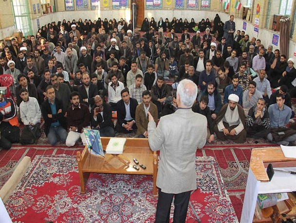 حضور و سخنرانی استاد حسن عباسی در جمع جوانان آبادان