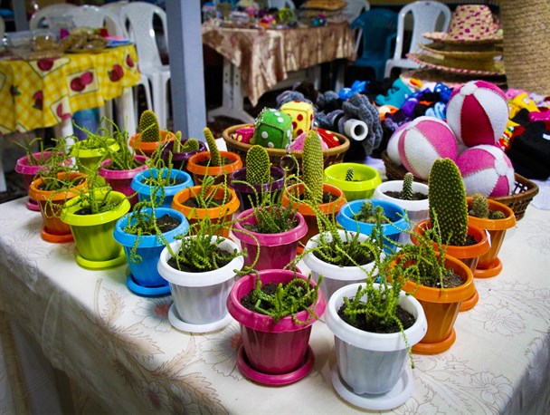 افتتاح بازارچه خیریه برای حمایت از زنان بی سرپرست در انزلی