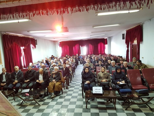 کارگاه آموزشی تغذیه باغات در شهرستان هریس برگزار شد