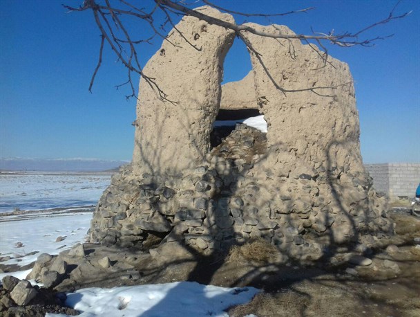آثار تاریخی «آب‌انبار» و «دژ» ۵۰۰ ساله روستای سرآسیاب شاندیز نیازمند توجه مسئولان