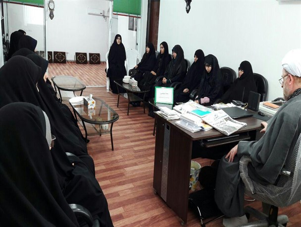 بسیجیان حوزه مقاومت بسیج الزهرا(س) خواهران پره سر، با امام جمعه بخش پره سر دیدارکردند