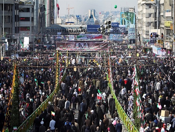 مردمی بودن، رمز تداوم انقلاب اسلامی/ مسئولین پاسخ همدلی مردم را بدهند